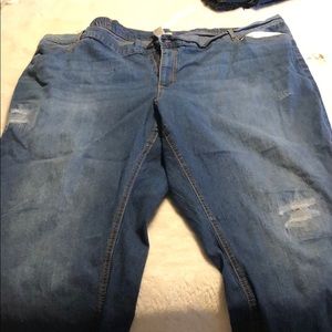 Distressed jeans size 32